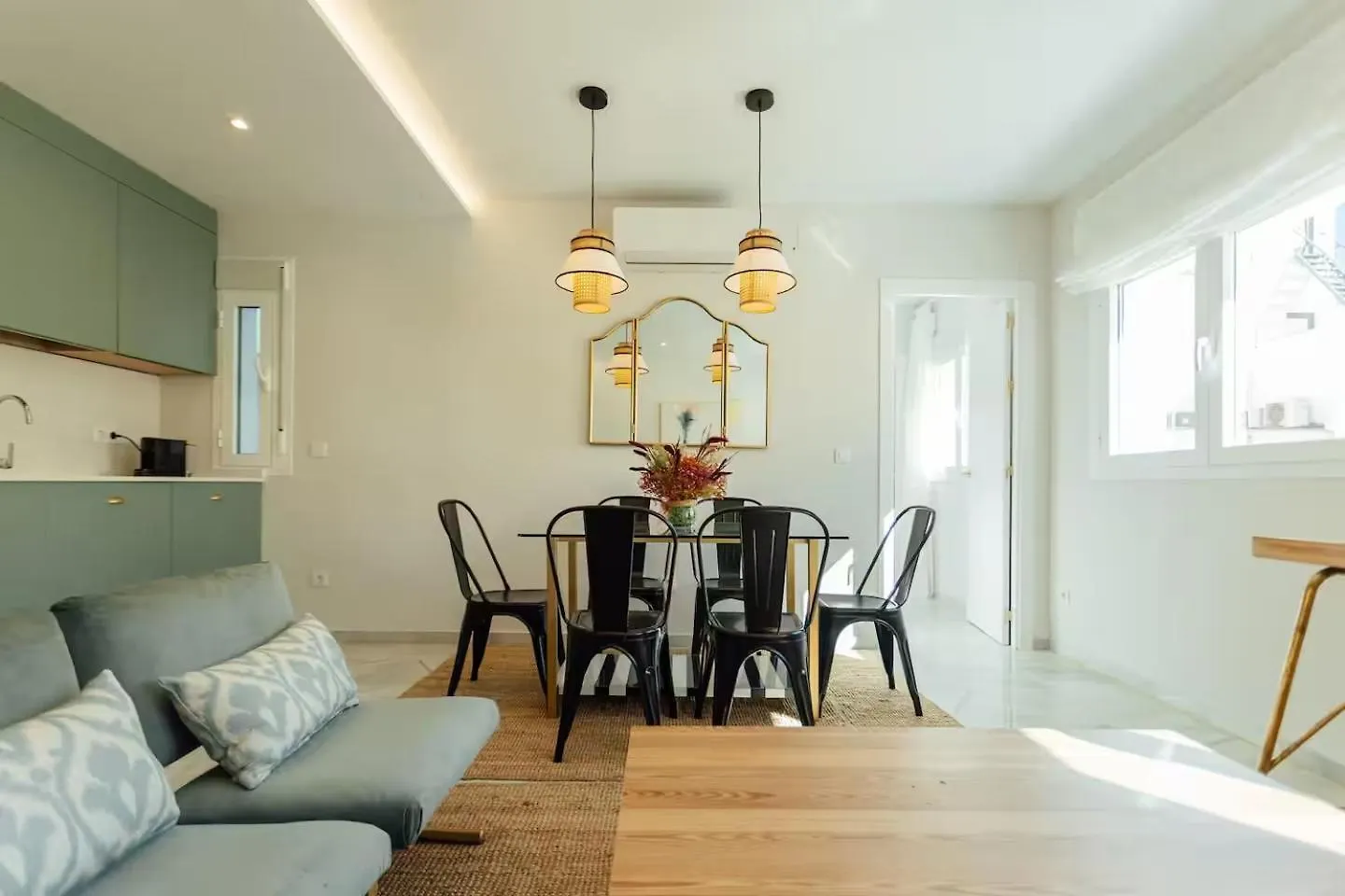 Reformed And Comfy- 2Bd 2Bth- Arenal Apartman Sevilla 0*,  Spanyolország